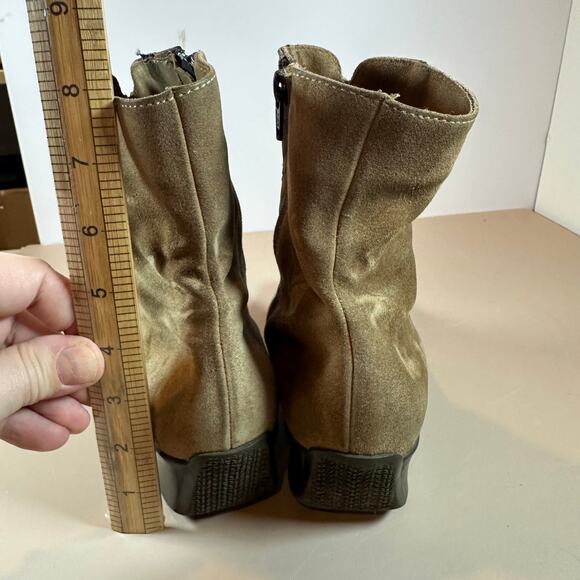 La Canadienne Braydon Tan Suede Boots Booties Wedge Flat Slouch 9 9M - Picture 9 of 10